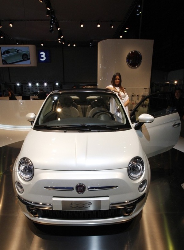Dubai Motor Show. Fiat 500 C.