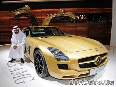 Mercedes-Benz SLS AMG Gold.
