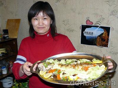 Юй Джойн желает всем благополучия,  ведь именно его символизирует на китайском столе рыба.