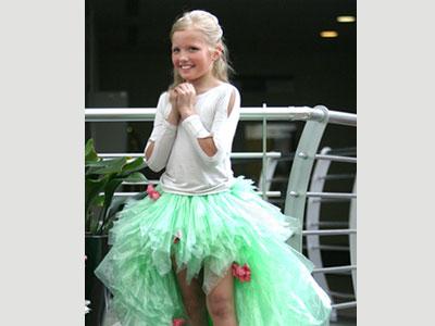 Видео: блогер сделала шикарное платье из мусорных мешков