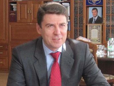 Заместитель министра образования и науки Евгений Сулима намерен помочь вузам страны официально зарабатывать деньги. 