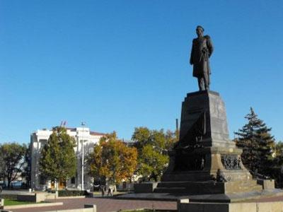В Севастополе вандалы поглумились над памятником Нахимову (ФОТО)