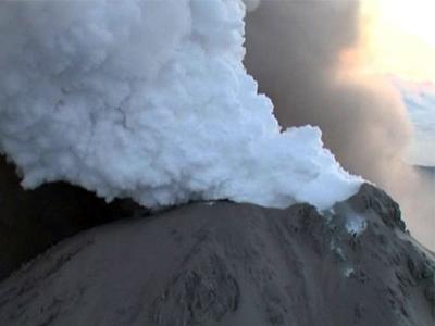 Ученые: извергающийся вулкан на Камчатке может вот-вот взорваться