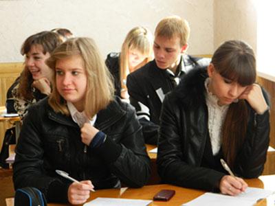 Более тысячи учеников УВК №11 Артемовска вынуждены находиться в школьных кабинетах в верхней одежде, пока энергетики в спешном порядке меняют счетчики.    