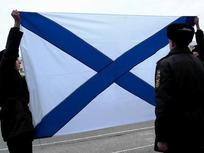 На церемонии поднятия флага РФ севастопольские курсанты спели гимн Украины (ВИДЕО)