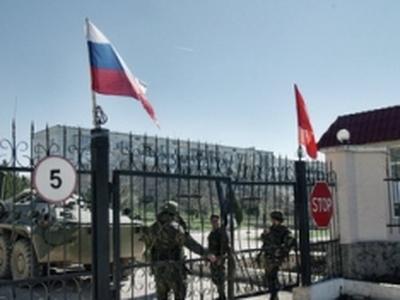 Крым сдан: над всеми воинскими частями развеваются флаги РФ