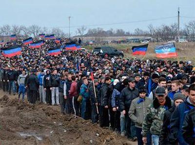 Жителей оккупированного Донбасса заставляют становиться "пушечным мясом"