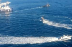 Беспредел РФ в Керченском проливе: корабли ВМС Украины заблокированы, российские силовики не прекращают стрельбу 