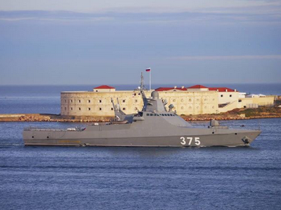 Ситуация готова полыхнуть: РФ пригнала в Крым еще не прошедший испытания корабль "Константин Рогачев"