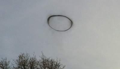 В американском небе засняли огромное черное кольцо
