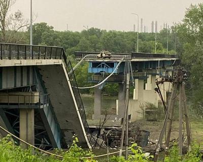 Рашисты разрушили мост между Северодонецком и Лисичанском