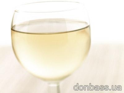 Белое вино "бьет" по зубам