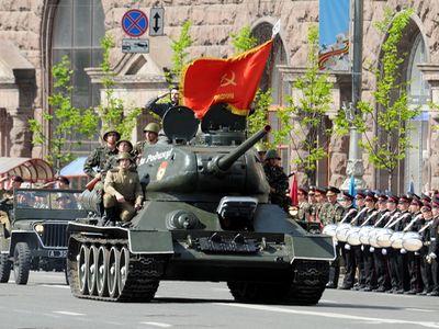 В Киеве прошла репетиция парада ко Дню Победы. Приехали военные из России и Беларуси
