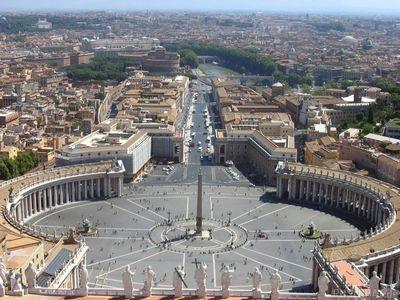 В Ватикан не пустят туристов в открытой одежде