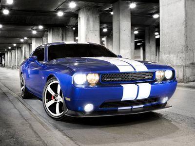 Dodge    Challenger SRT8