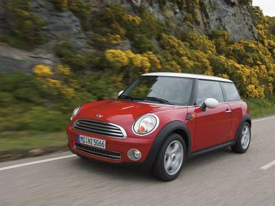 MINI   Cooper S:  