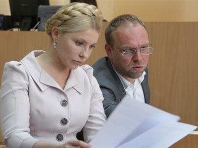 Власенко: Тимошенко не нужна Януковичу живой