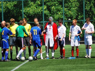 Украинские болельщики играют в футбол лучше английских (ФОТО)