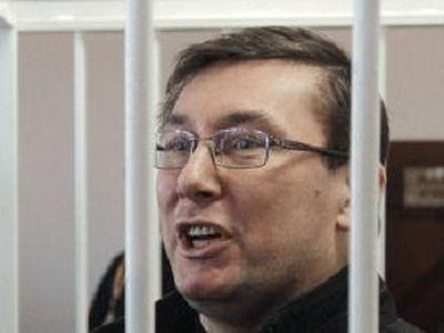 Луценко занялся шантажом тюремщиков
