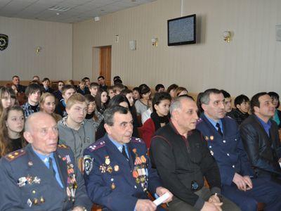 Донецких школьников ознакомили с работой транспортной милиции (ФОТО)