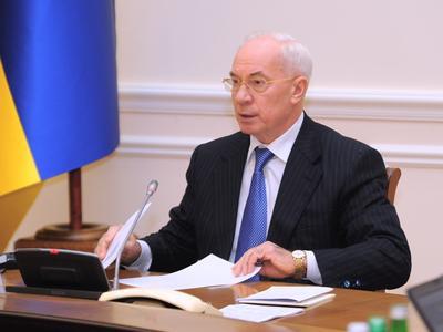 Николай Азаров сегодня отметил необходимость "принципиально и предметно поставить вопрос о нормализации торгово-экономических отношений в ходе заседания глав правительств СНГ, которое состоится 20 ноября в Санкт-Петербурге".