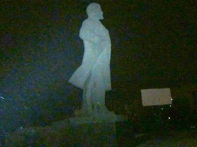 Война с памятниками Ленину пришла и в Донецкую область (ФОТО)  