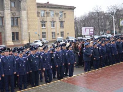 Меньше слов - больше дела: луганская милиция устроила молчаливую акцию (ВИДЕО)