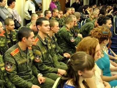 Без парадов в "ДНР" никак:  Захарченко пообещал курсантам новую парадную форму 