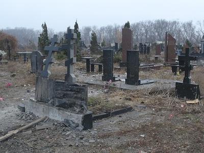 В Донецке просят не посещать в поминальные дни "опасные" кладбища
