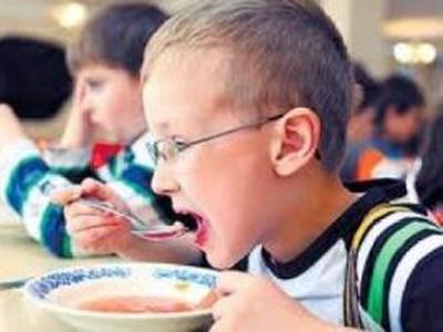 Реалии "ДНР": в школе детей кормили продуктами из "гуманитарки"