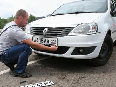 Российские пограничники перестали пропускать машины с номерами "ДНР"