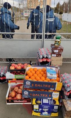 Переселенцы с Донбасса привезли продукты эвакуированным из Ухани