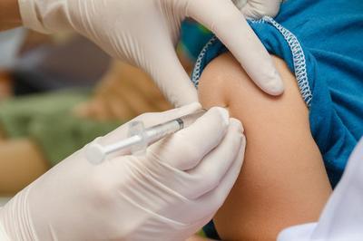Минздрав утвердил пять этапов вакцинации от COVID-19