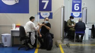В Израиле начали бесплатно вакцинировать иностранцев