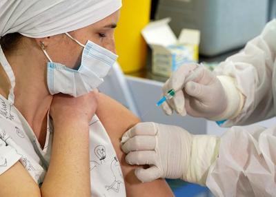 Минздрав увеличил интервал COVID-вакцинации