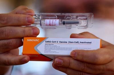 В Украине начали использовать китайскую COVID-вакцину Sinovac