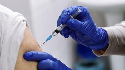 Резников анонсировал начало вакцинации жителей ОРДЛО на КПВВ