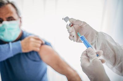 Риски вакцинации против смерти от COVID-19