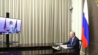Путин запросил телефонный разговор с Байденом