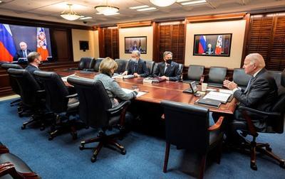 Президенты России и США провели переговоры об Украине