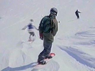 В России сноубордисты попали под снежную лавину