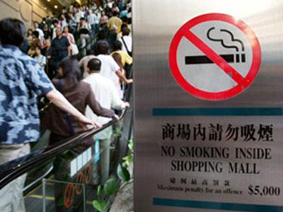 В Гонконге запретили курить даже в туалетах