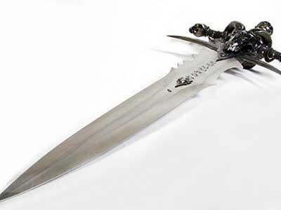 Легендарный меч Frostmourne.